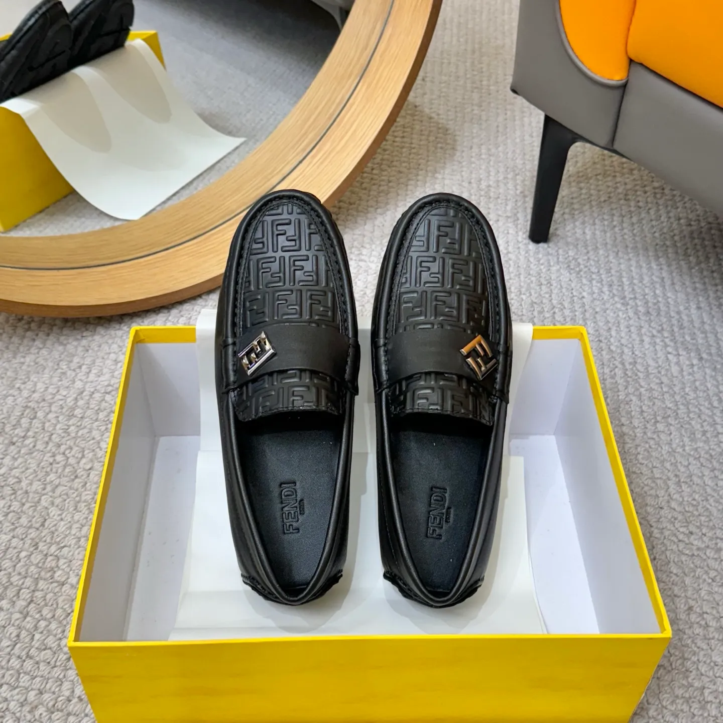 Men's shoes 💰420 [FENDI Fendi] 2⃣️0⃣️2⃣️5️⃣New Milan men's fashion lazy catwalk style ✅ fashionable casual beanie shoes, imported calfskin fabric, super smooth texture, sweat-absorbent and breathable, (sheepskin lining). Metal LOGO on the shoe body, Medusa avatar, irregular avatar, high-end craftsmanship logo✅ French Loft set foot design style 👟Low-key and elegant, great on-foot effect... Men's shoe size: 38-46 (4-12)